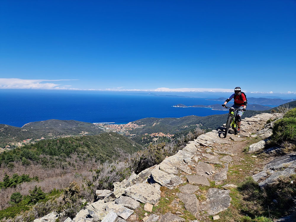 Monta Capane Nordtrail mit Mountainbiker